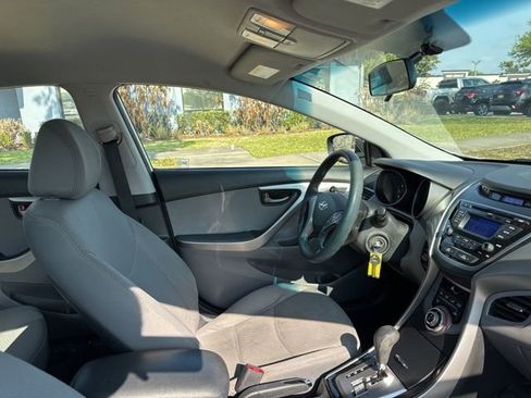 Used 2013 Hyundai Elantra GLS image 11
