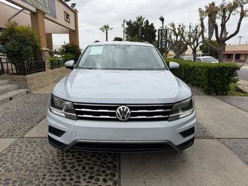Used 2018 Volkswagen Tiguan SE AWD/4WD image 2
