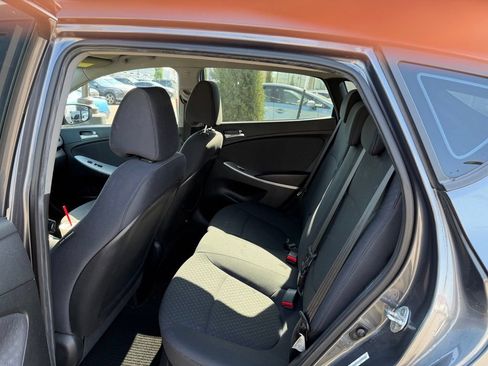 Used 2013 Hyundai Accent SE FWD image 11