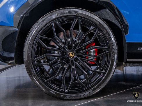 Used 2025 Lamborghini Urus SE image 31