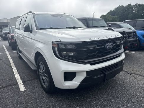 Used 2025 Ford Expedition Max Active AWD/4WD image 2