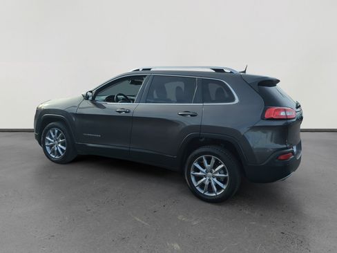 Used 2018 Jeep Cherokee Limited image 3