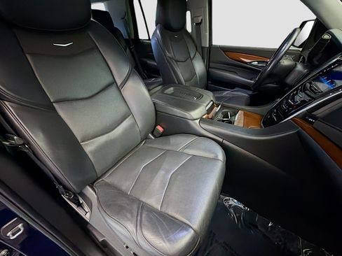 Used 2018 Cadillac Escalade Luxury AWD/4WD image 15