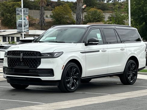New 2026 Lincoln Navigator L Black Label AWD/4WD image 7