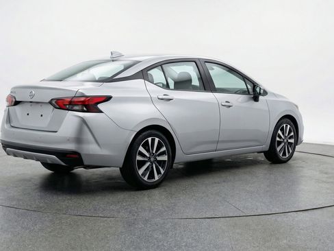 Used 2025 Nissan Versa SV image 9