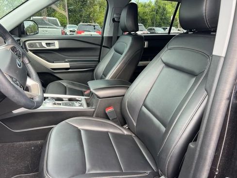 Used 2023 Ford Explorer XLT w/ Equipment Group 202A AWD/4WD image 17