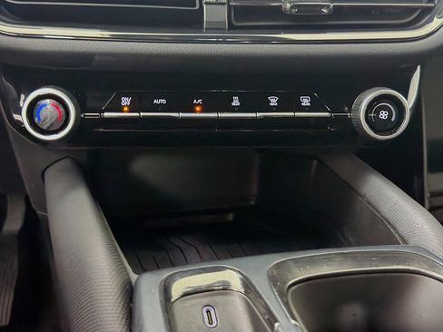 Used 2024 Chevrolet Equinox EV RS FWD image 23