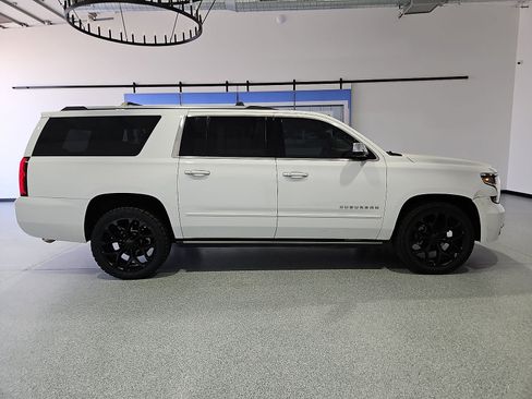 Used 2018 Chevrolet Suburban Premier AWD/4WD image 9