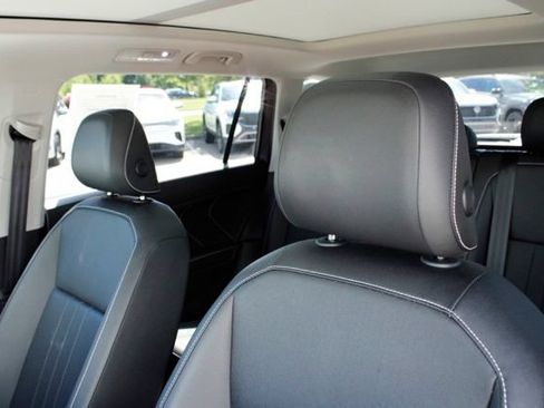 Used 2023 Volkswagen Tiguan SE w/ Panoramic Sunroof Package AWD/4WD image 13