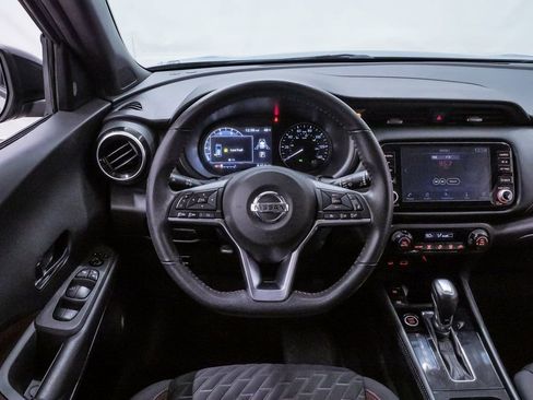 Used 2021 Nissan Kicks SR w/ Exterior Package image 18