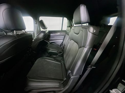 Used 2022 Jeep Grand Cherokee L Laredo image 28