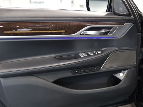 Used 2019 BMW 750i xDrive w/ Executive Package AWD/4WD image 14