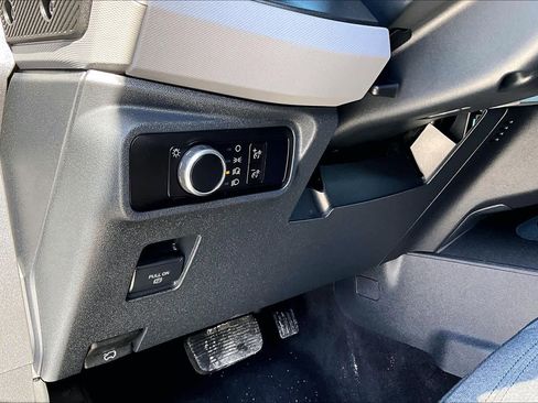 Used 2023 Ford Bronco Base image 35