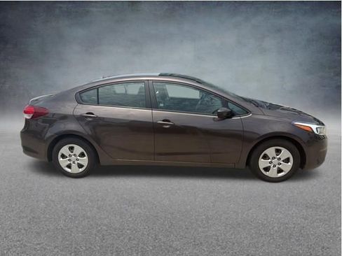 Used 2017 Kia Forte LX FWD image 5