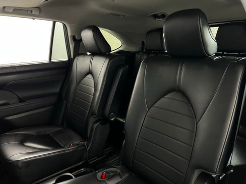 Certified 2023 Toyota Highlander XLE image 22
