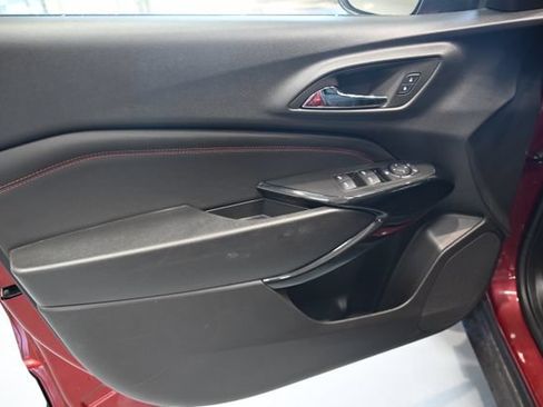 Used 2025 Chevrolet Trax RS FWD image 25