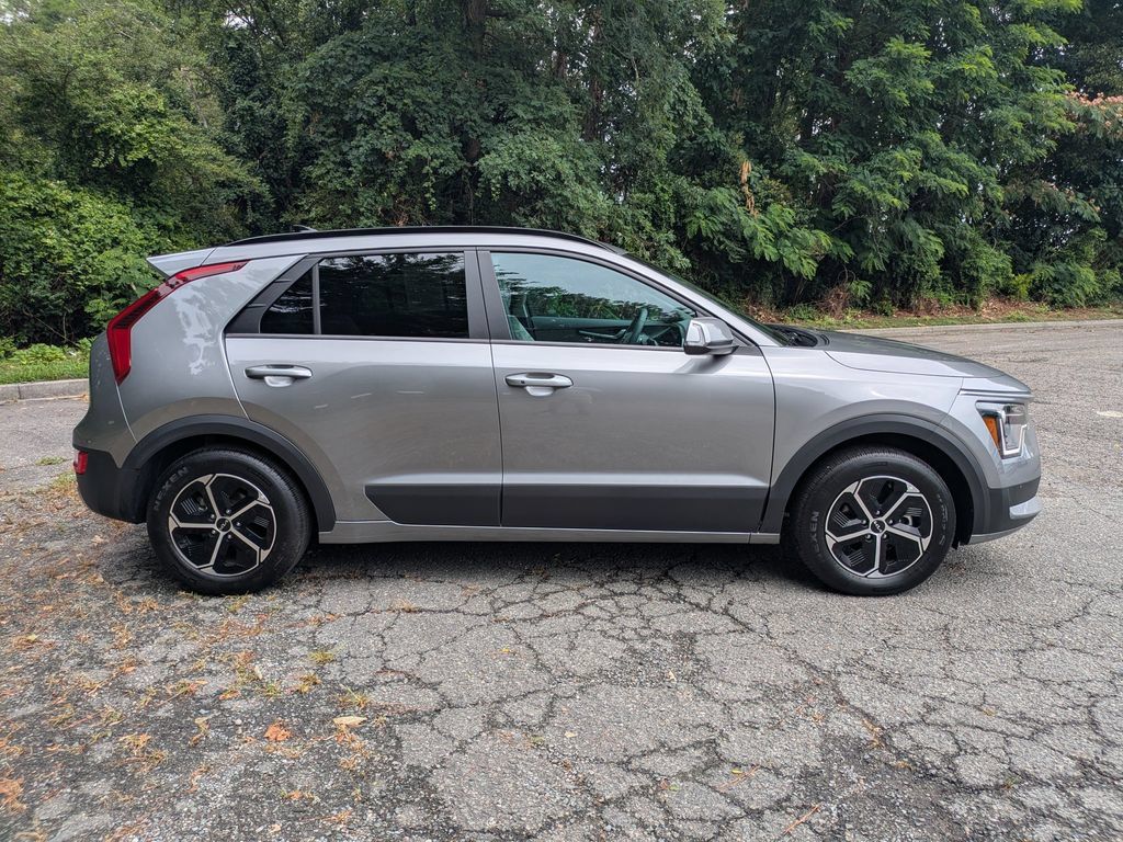 Used 2025 Kia Niro EX FWD image 3