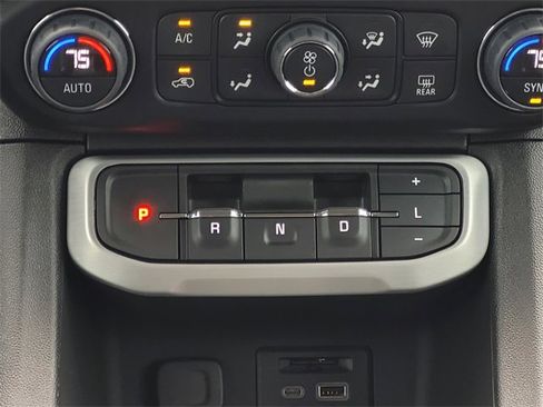 Used 2023 GMC Acadia SLT w/ Elevation Edition image 16