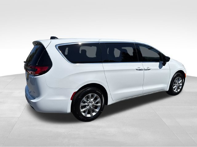 New 2027 Chrysler Pacifica Select AWD/4WD image 7
