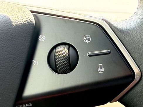 Used 2024 Tesla Cybertruck AWD Crew Cab image 19