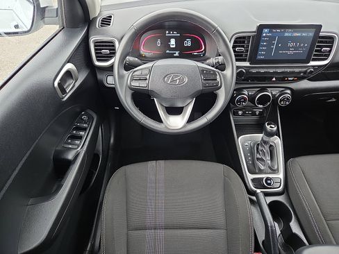 Used 2025 Hyundai Venue SEL FWD image 11