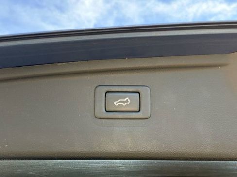 Used 2019 Subaru Outback 3.6R Limited image 16