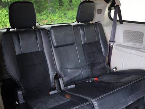 Used 2017 Dodge Grand Caravan SXT FWD image 16