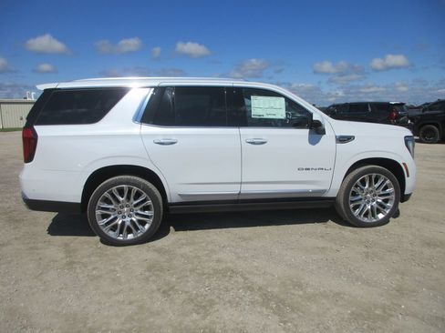New 2026 GMC Yukon Denali w/ Denali Reserve Package AWD/4WD image 3