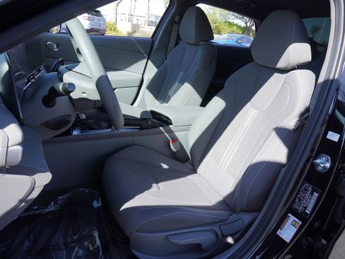 Used 2024 Hyundai Elantra SEL image 13