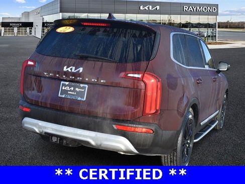 Certified 2022 Kia Telluride LX image 3