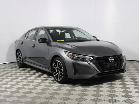 Used 2025 Nissan Sentra SR FWD image 22