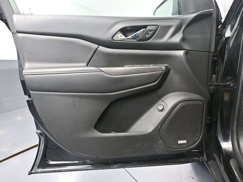 Used 2017 GMC Acadia SLT w/ LPO, Floor Liner Package AWD/4WD image 17