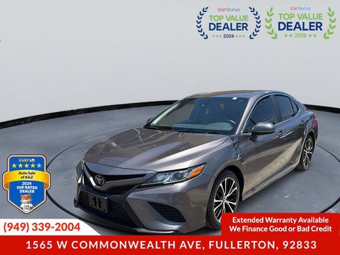 Used 2018 Toyota Camry SE FWD image 4