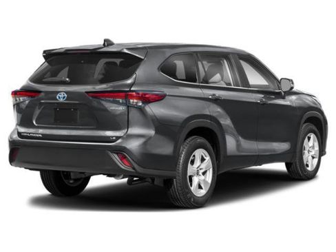 Certified 2024 Toyota Highlander LE AWD/4WD image 2