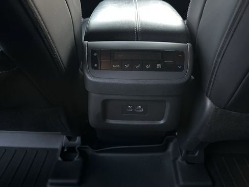 Used 2023 Nissan Pathfinder SL image 16