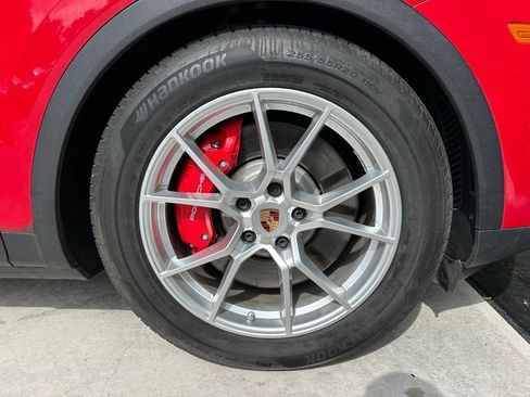 Certified 2025 Porsche Cayenne S AWD/4WD image 15