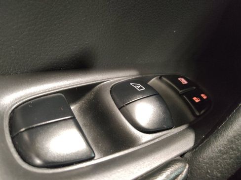 Used 2019 Nissan Rogue SV w/ Sun & Sound Touring Package FWD image 27
