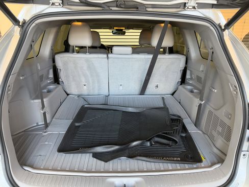 Used 2017 Toyota Highlander SE image 7