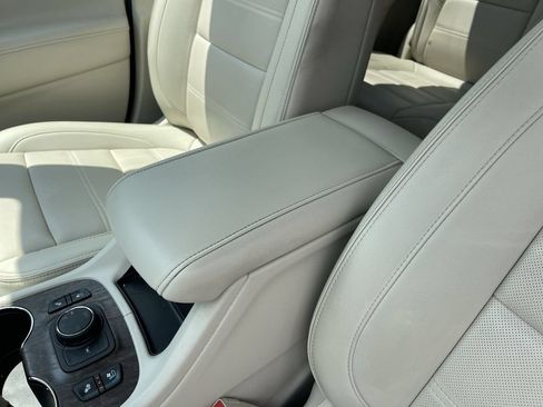 Used 2022 GMC Acadia Denali w/ Denali Ultimate Package AWD/4WD image 21