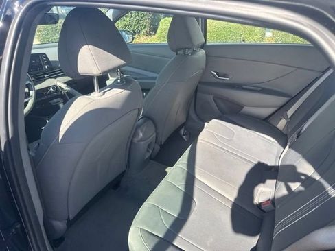 Used 2025 Hyundai Elantra Hybrid FWD image 17