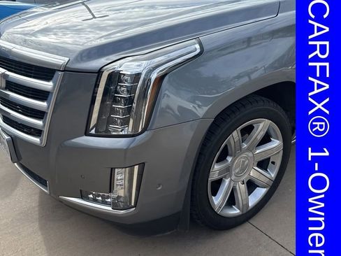 Used 2019 Cadillac Escalade Premium Luxury image 2