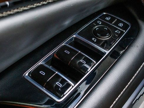 Used 2025 Cadillac Optiq Luxury 1 image 10