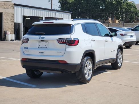 Used 2025 Jeep Compass Latitude AWD/4WD image 13