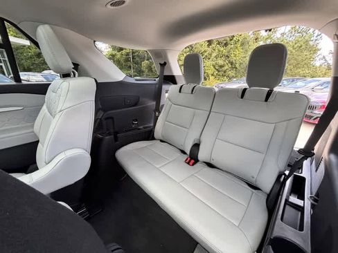 Used 2025 Ford Explorer Platinum w/ LUX Leather Package image 35