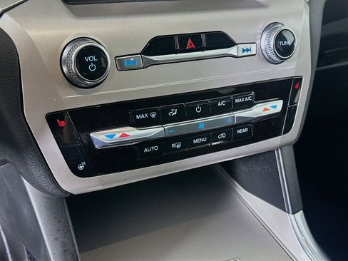 Used 2023 Ford Explorer XLT w/ Equipment Group 202A image 23