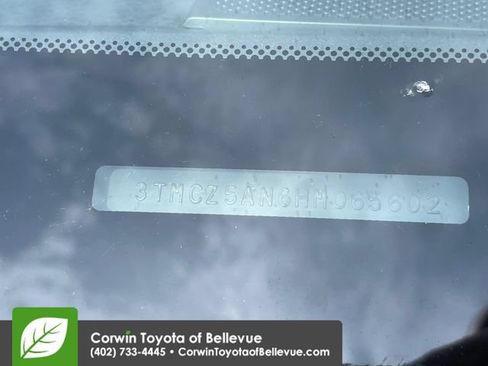 Used 2017 Toyota Tacoma TRD Off-Road w/ Tow Package (A/T) AWD/4WD image 43