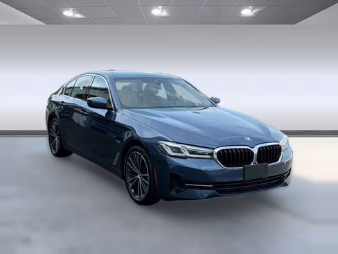 Used 2023 BMW 530e w/ Premium Package RWD image 7