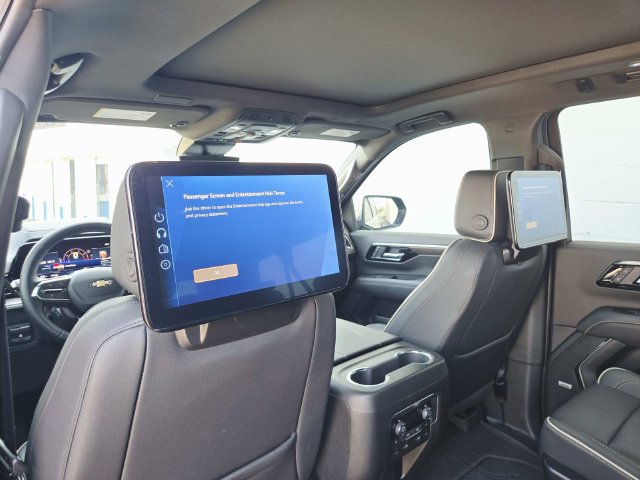 New 2025 Chevrolet Suburban Premier AWD/4WD image 14