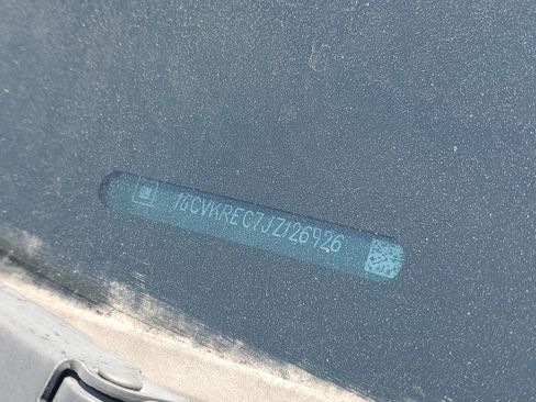 Used 2018 Chevrolet Silverado 1500 LT w/ Midnight Edition image 10