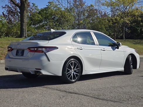 Used 2023 Toyota Camry SE image 15